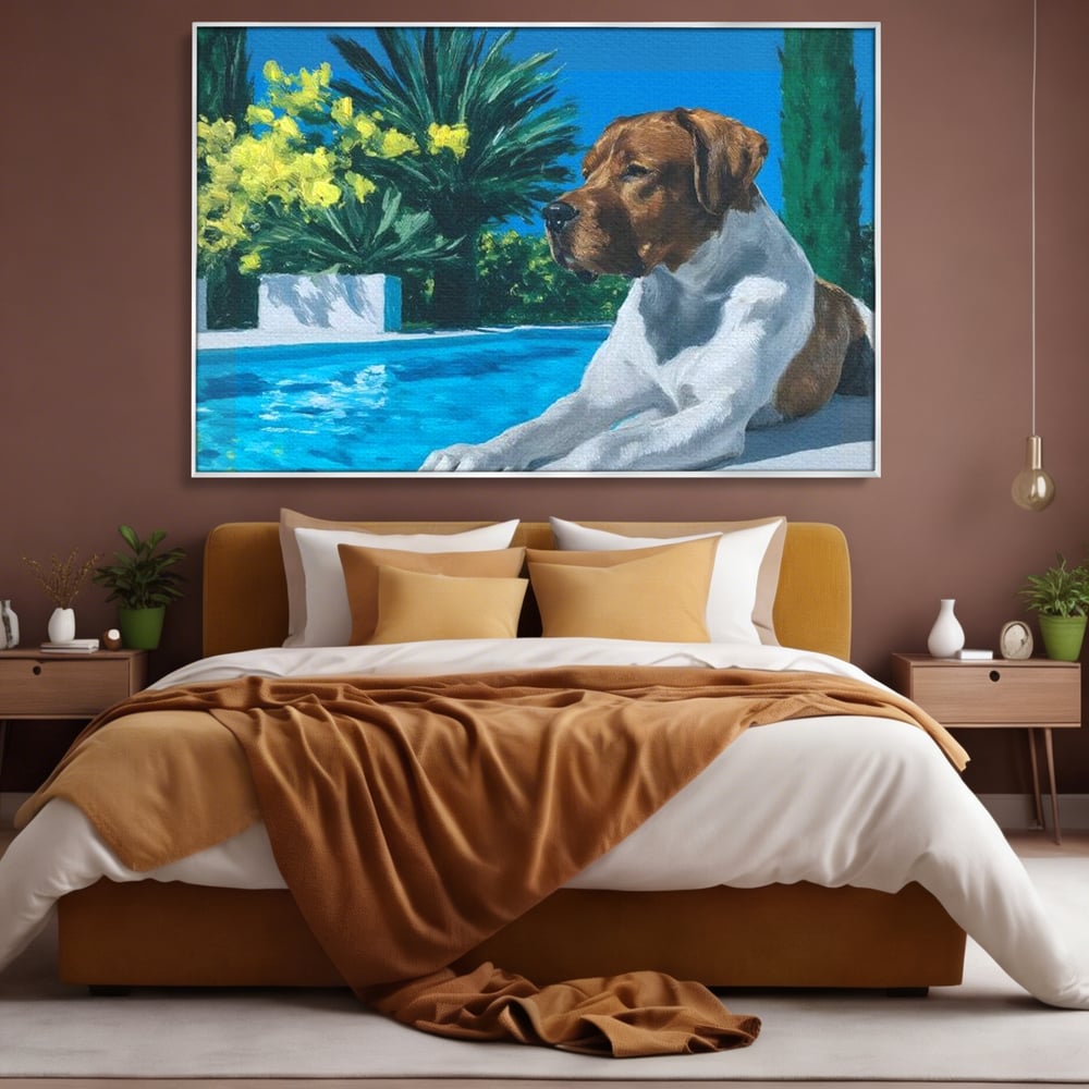 Tablou canvas cu tablou canvas cu caine la piscina, in rama de aluminiu argintiu, pe perete intr-un dormitor